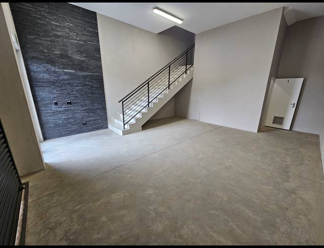 179M² WAREHOUSE TO LET IN MOREHILL